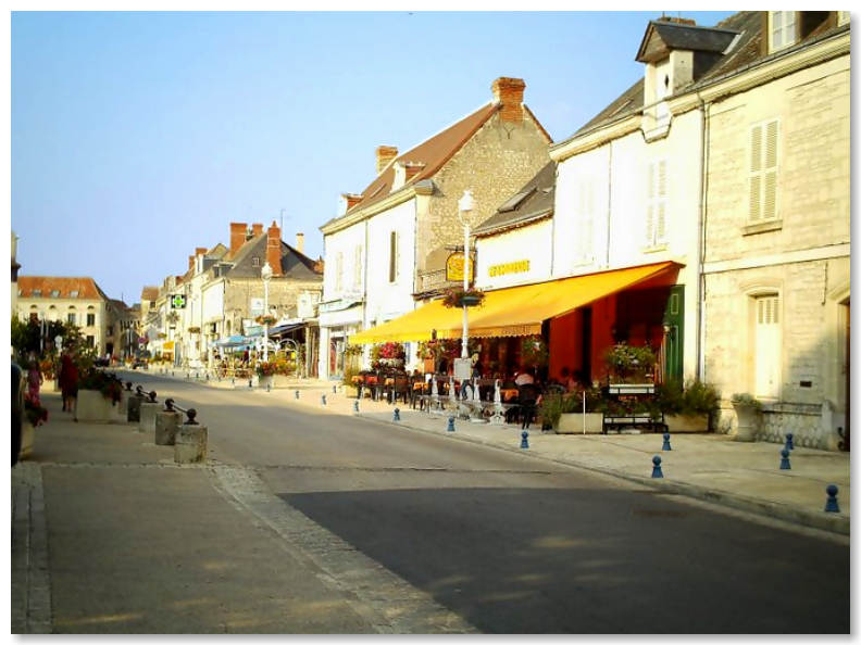 Shopping and dining in the town centre